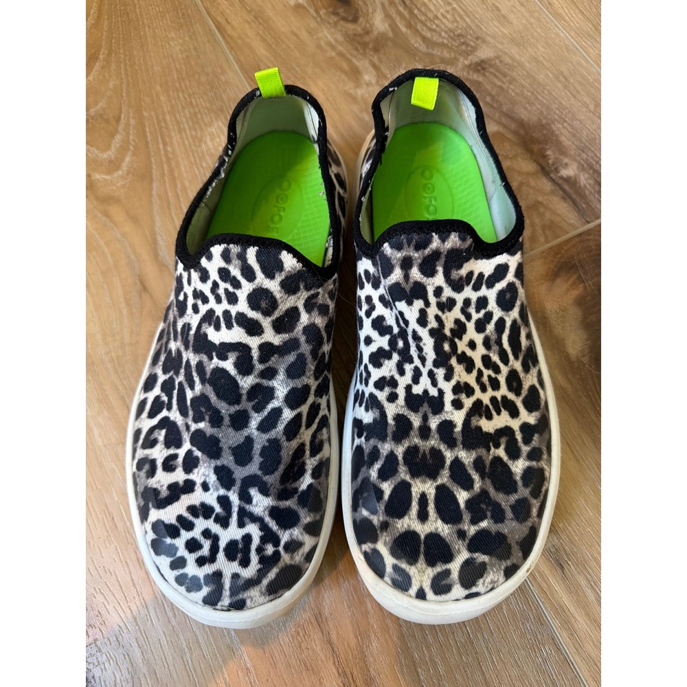 Oofos OOmg EeZee Leopard Print Womens Size 9 EU 40 Slip On Recovery Shoes Casual